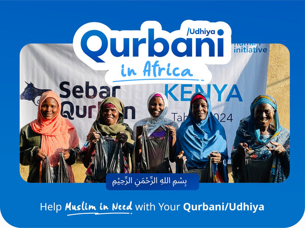 Anak-anak menerima daging qurbani - NTT